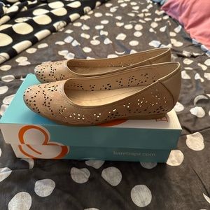 Bare Traps Tan Flats